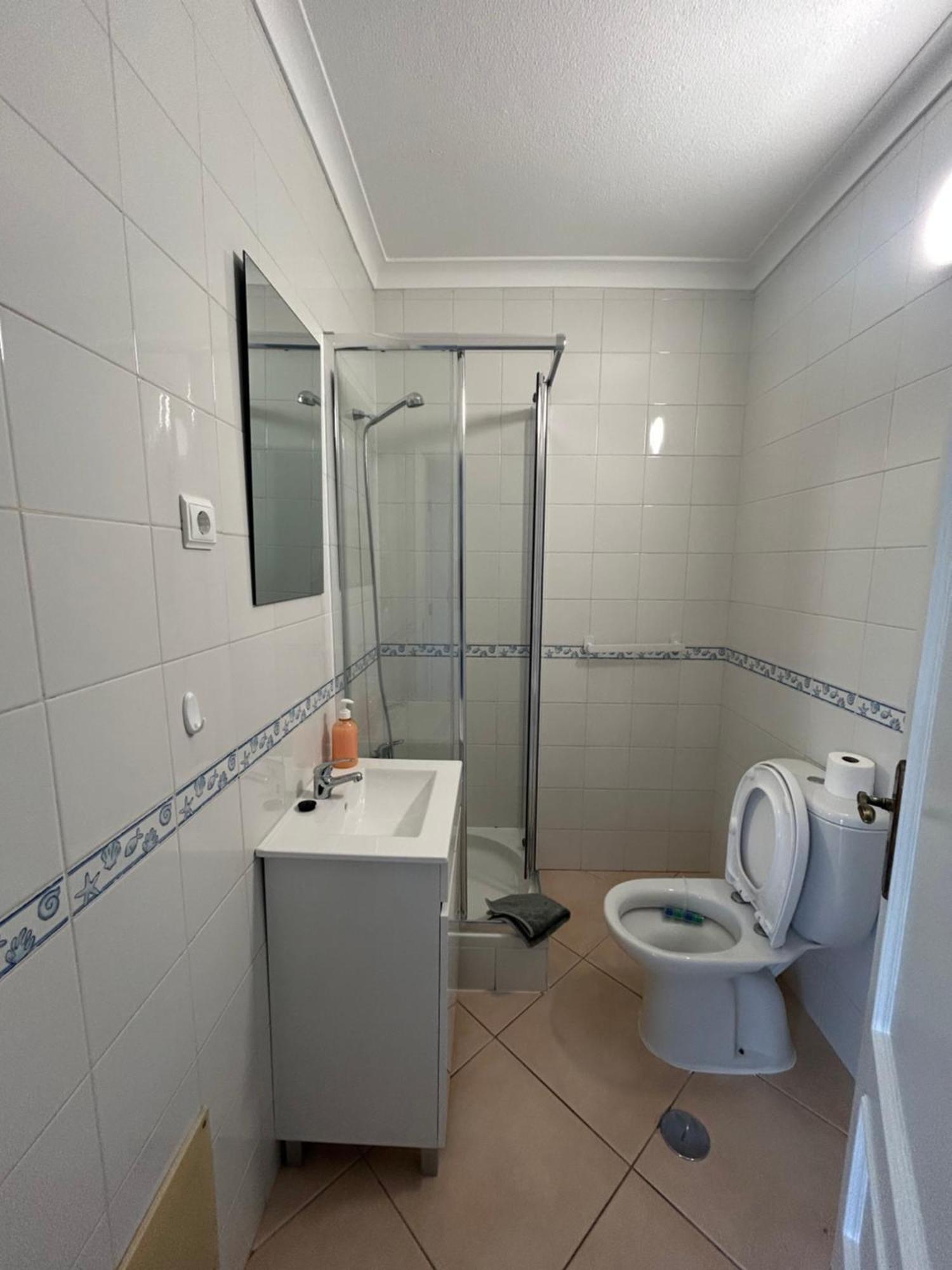 Travellers Guest house *